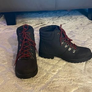 Black cliff lace up boots
